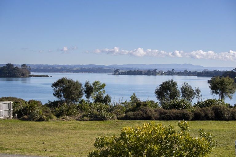 Photo of property in 42 Tahuna Minhinnick Drive, Glenbrook, Waiuku, 2681