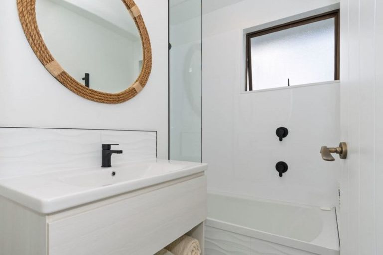 Photo of property in 1/4 Oceanview Road, Mount Maunganui, 3116