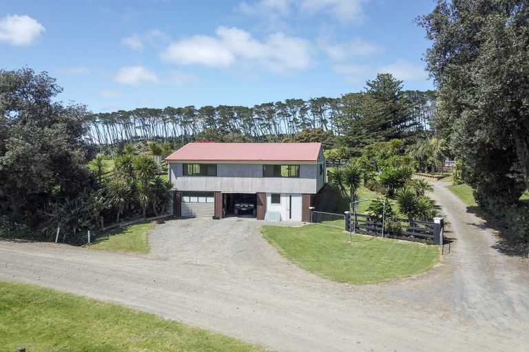 Photo of property in 476 Rehutai Road, Baylys Beach, Dargaville, 0377