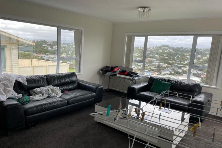 Photo of property in 91 Akaroa Drive, Maupuia, Wellington, 6022