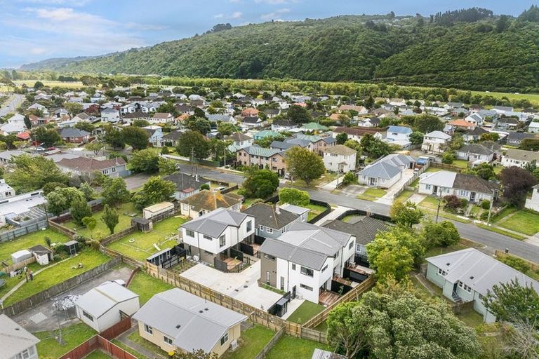 Photo of property in 22 Pearce Crescent, Taita, Lower Hutt, 5011