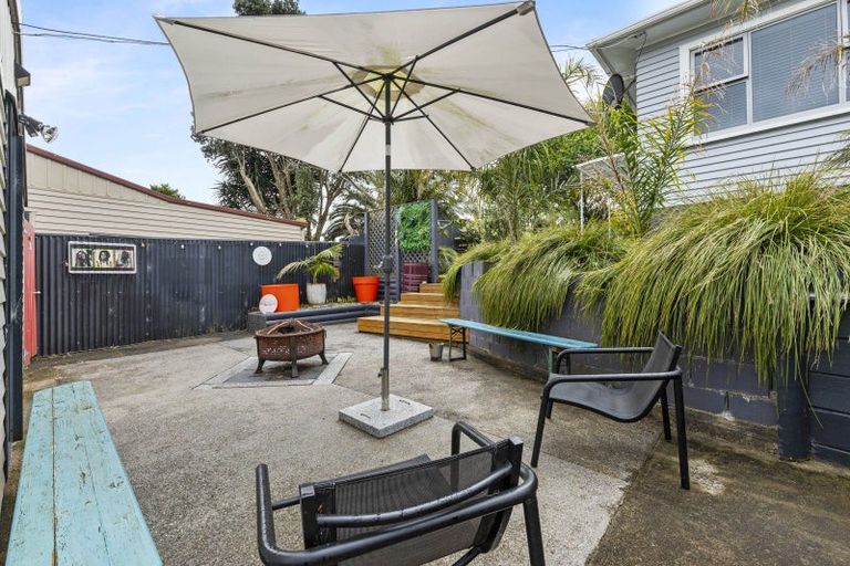 Photo of property in 6 Aratapu Street, Waitara, 4320