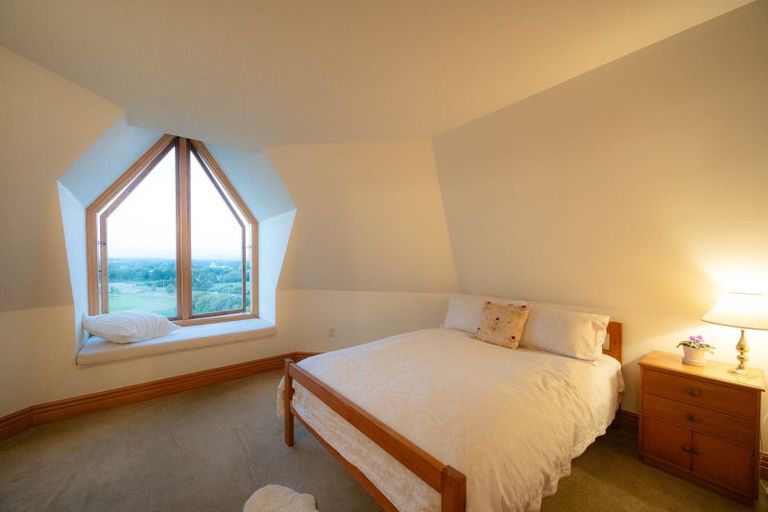 Photo of property in 96 Clifton Terrace, Fitzherbert, Palmerston North, 4410