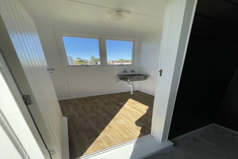 Photo of property in 8 Kelvin Place, Westown, New Plymouth, 4310