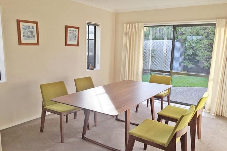 Photo of property in 24 Newinn Crescent, East Tamaki Heights, Auckland, 2016
