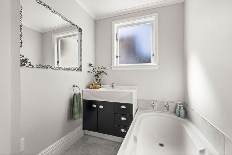 Photo of property in 1/904 Victoria Street, Parkvale, Hastings, 4122