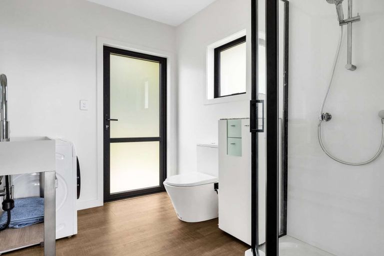 Photo of property in 2d Vipond Road, Stanmore Bay, Whangaparaoa, 0932