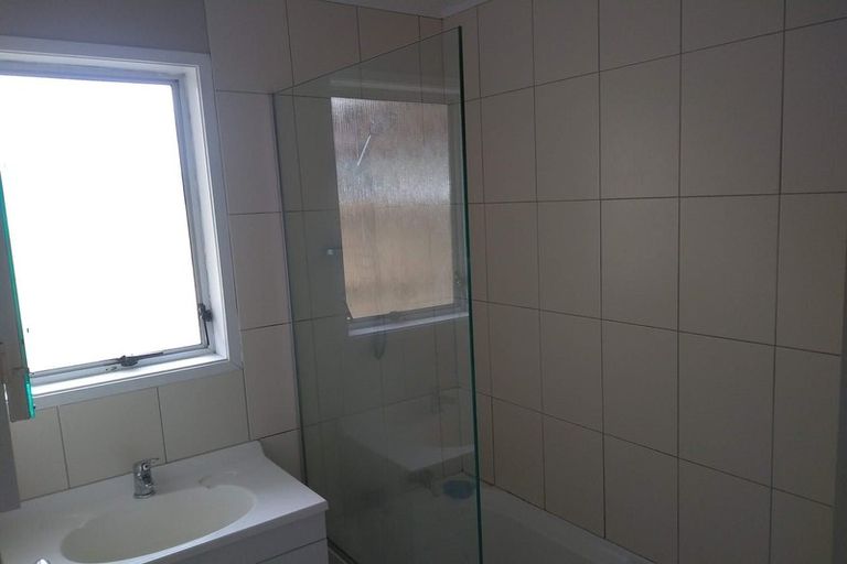 Photo of property in 59 Chilcott Road, Henderson, Auckland, 0612