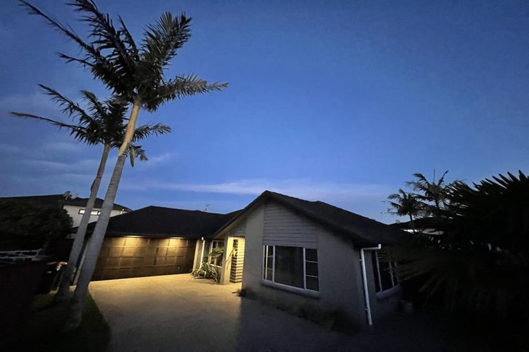 Photo of property in 5 Alvre Place, Flat Bush, Auckland, 2016