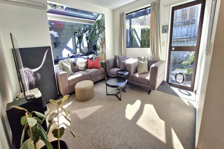 Photo of property in 17b Wynyard Crescent, Fernhill, Queenstown, 9300