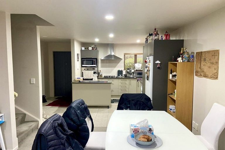 Photo of property in 2/64 Schnapper Rock Road, Schnapper Rock, Auckland, 0632