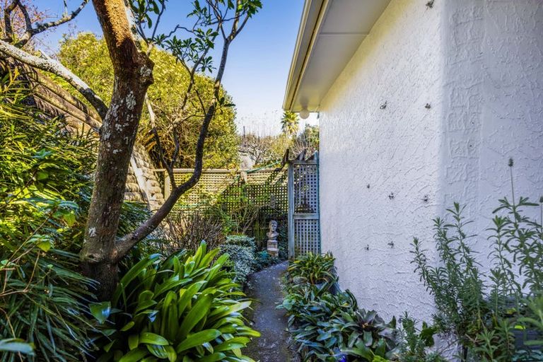 Photo of property in 32 Queens Road, Glen Avon, New Plymouth, 4312