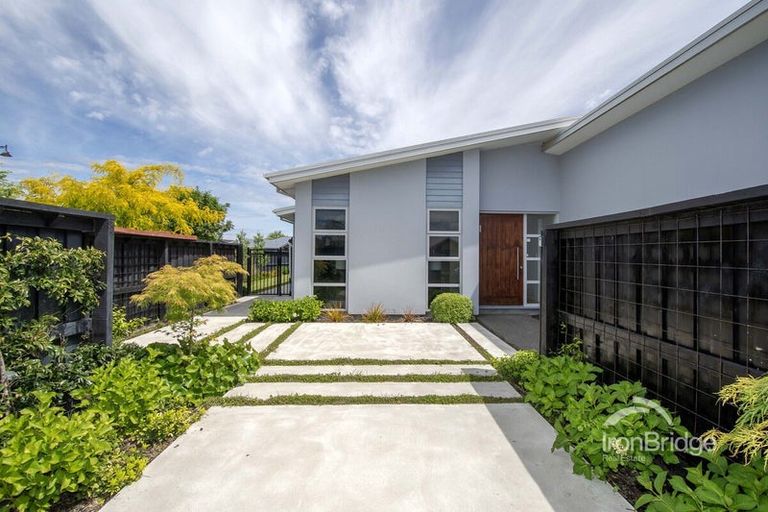 Photo of property in 14 Papaumu Green, Parklands, Christchurch, 8083