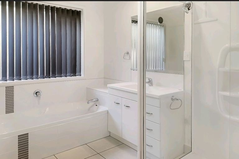 Photo of property in 4 Wai Place, One Tree Point, 0118