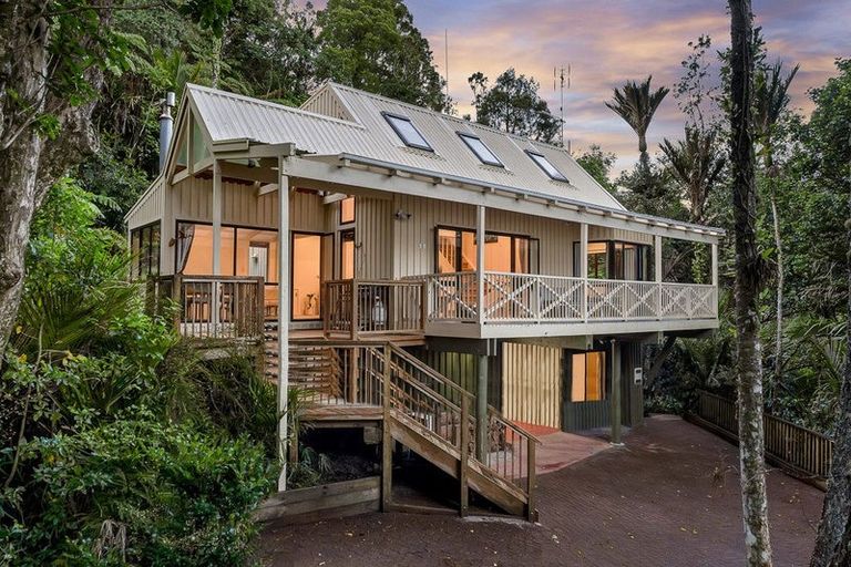 Photo of property in 576c South Titirangi Road, Titirangi, Auckland, 0604