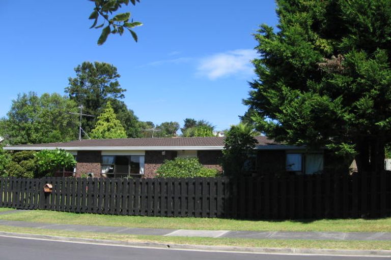 Photo of property in 1 Naviti Place, Browns Bay, Auckland, 0630