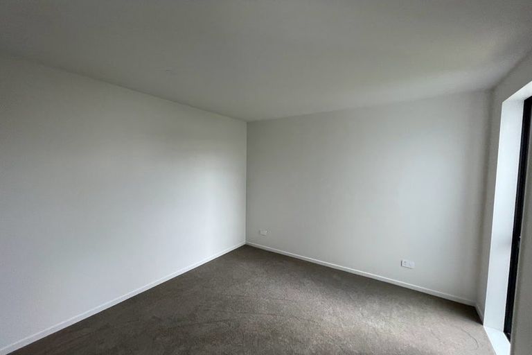 Photo of property in 8/101 Hobsonville Road, West Harbour, Auckland, 0618