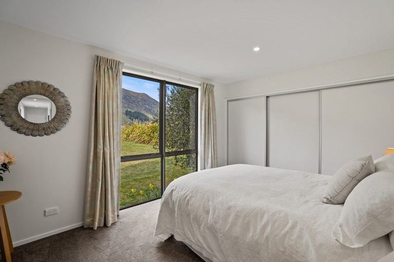 Photo of property in 38 Judge And Jury Drive, Lake Hayes, Queenstown, 9304
