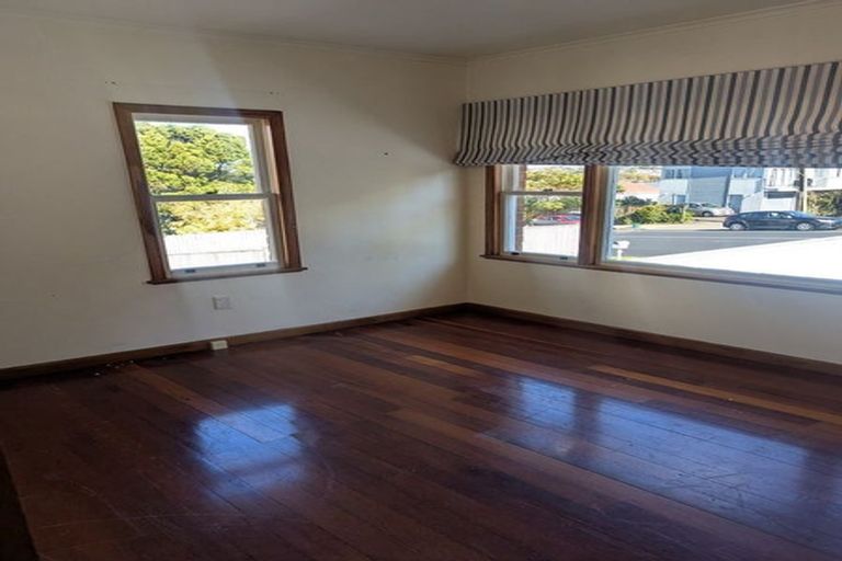 Photo of property in 1/11 Forrest Hill Road, Milford, Auckland, 0620