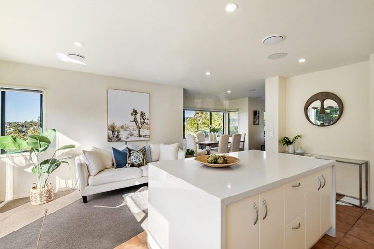 Photo of property in 2/60 Arran Road, Browns Bay, Auckland, 0630