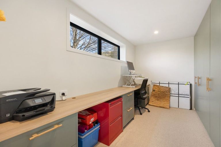 Photo of property in 2 Percy Lane, Wanaka, 9305