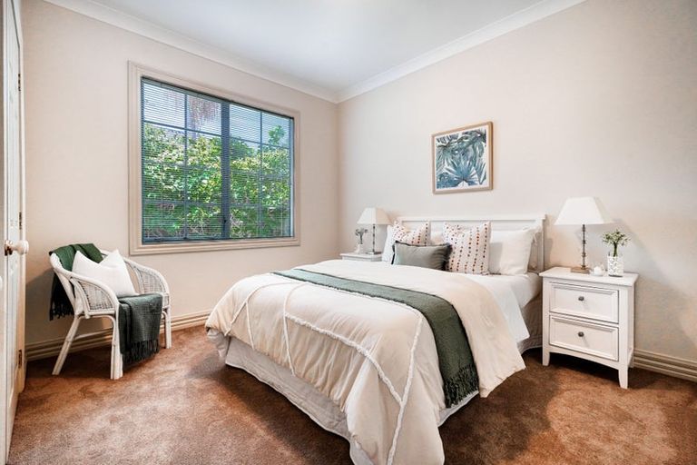 Photo of property in 21 Te Hoe Grove, Pinehill, Auckland, 0632