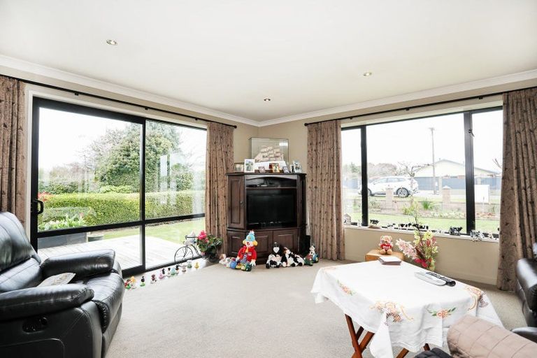 Photo of property in 18 Mauchline Street, Wallacetown, 9816