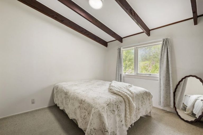 Photo of property in 2/52 Saddleback Rise, Murrays Bay, Auckland, 0630