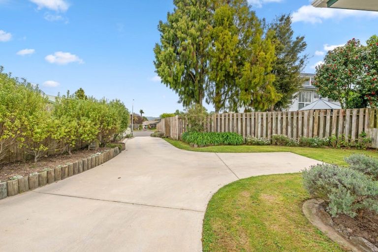 Photo of property in 10 Walnut Place, Owhata, Rotorua, 3010