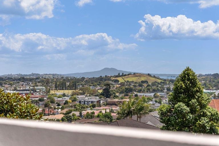 Photo of property in 40 Mccahill Views, Botany Downs, Auckland, 2010