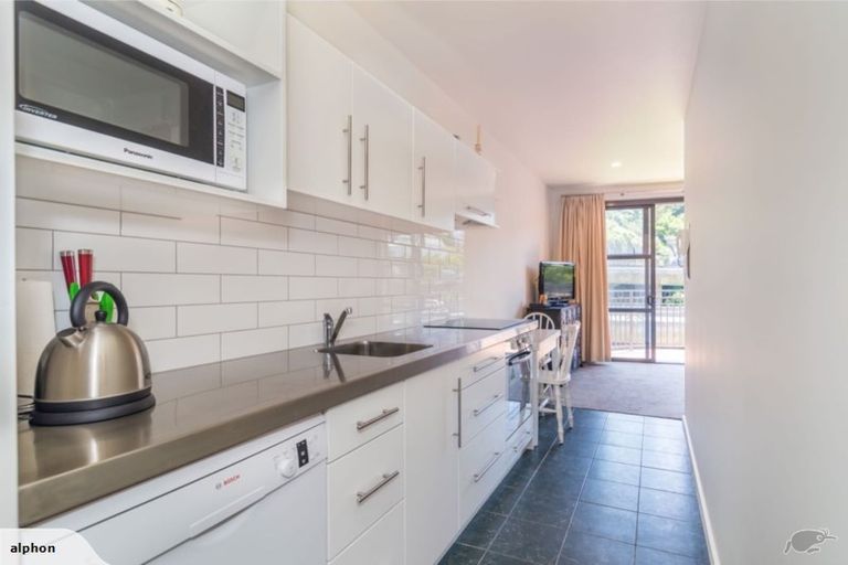 Photo of property in Atrium Apartments, 2o/154 The Terrace, Wellington Central, Wellington, 6011