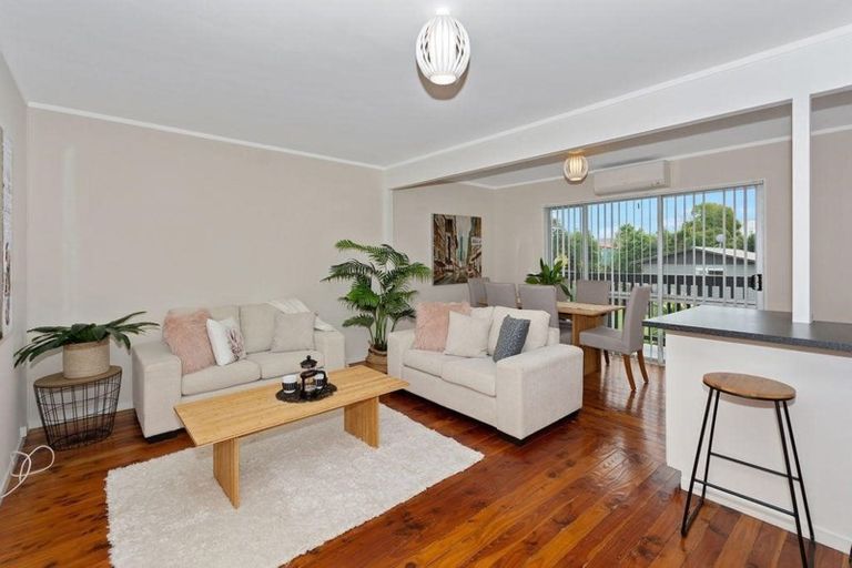 Photo of property in 4/24 Woodglen Road, Glen Eden, Auckland, 0602