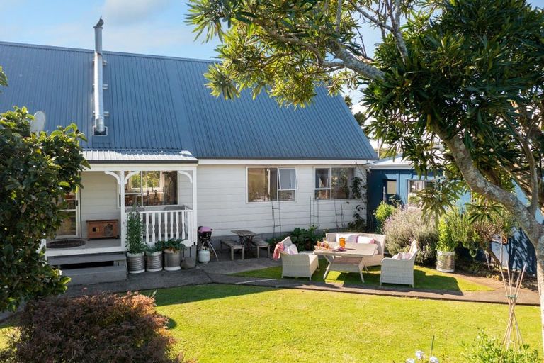 Photo of property in 14 Cumming Street, Okato, 4335