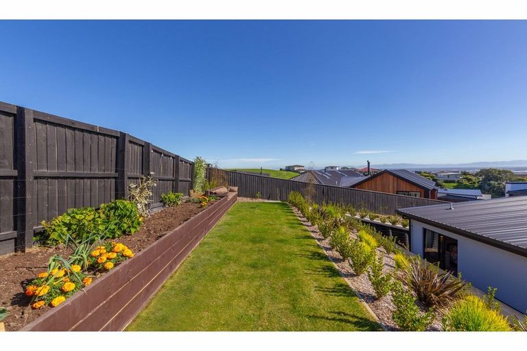 Photo of property in 8 Caldberg Close, Westmorland, Christchurch, 8025