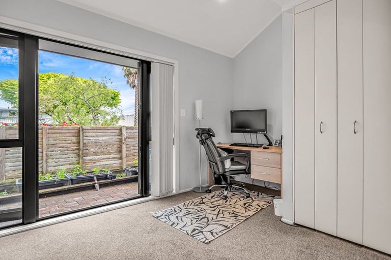 Photo of property in 4a/30 Westward Ho, Glen Eden, Auckland, 0602