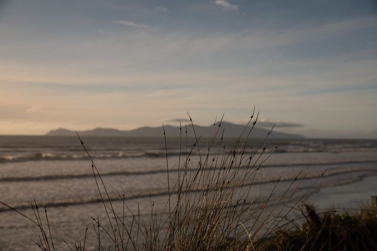 Photo of property in 77 The Parade, Paekakariki, 5034