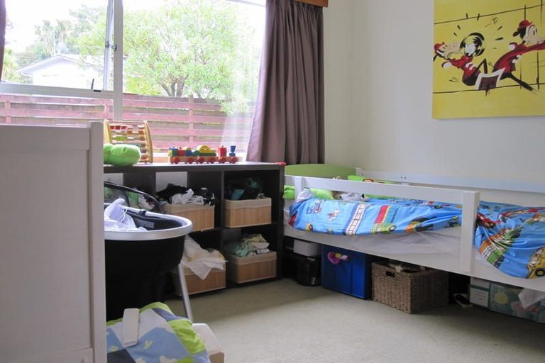 Photo of property in 2/76 Glenvar Road, Torbay, Auckland, 0630