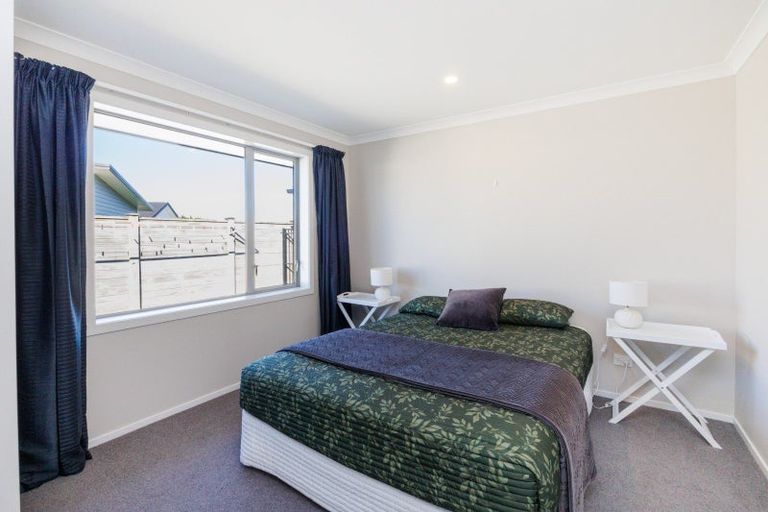 Photo of property in 34 Dogwood Way, Milson, Palmerston North, 4414