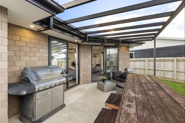 Photo of property in 8a Shetland Place, Westbrook, Palmerston North, 4412