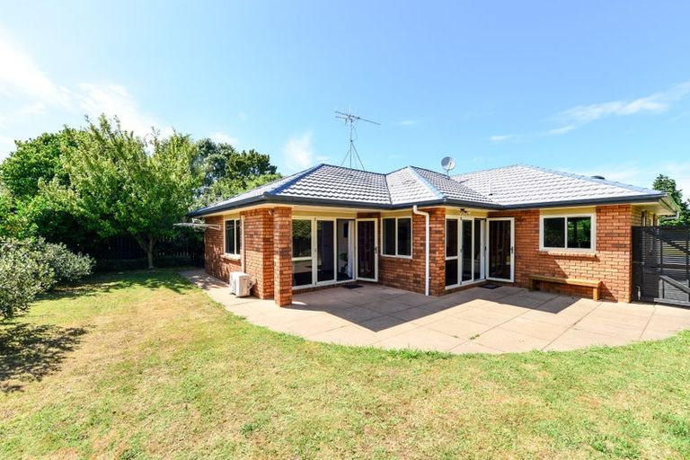 Photo of property in 4 Abergeldie Way, Cambridge, 3434