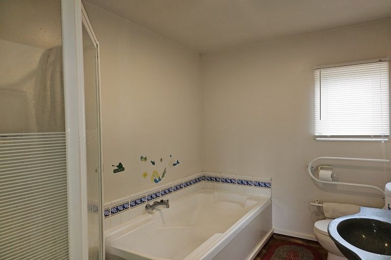 Photo of property in 7 Lanyon Place, Whitby, Porirua, 5024