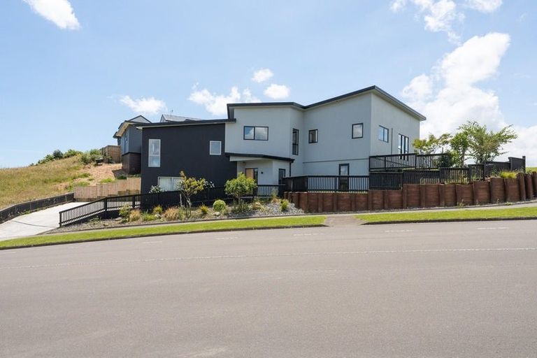 Photo of property in 1 Vaucluse Heights, Fitzherbert, Palmerston North, 4410