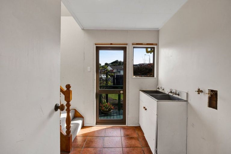 Photo of property in 27 Tiverton Crescent, Whalers Gate, New Plymouth, 4310