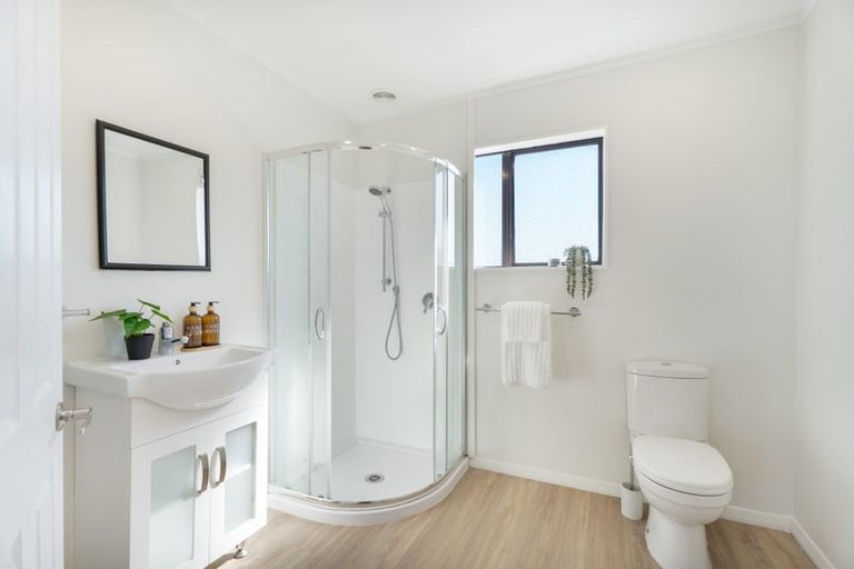 Photo of property in 43a Sunhaven Drive, Newlands, Wellington, 6037