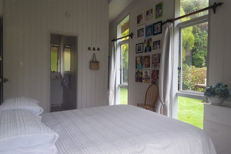 Photo of property in 52 Takiroa Street, Urenui, 4375