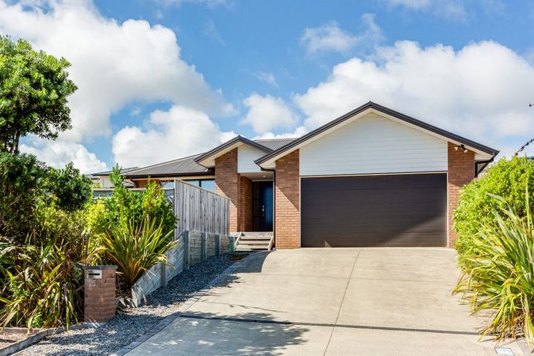Photo of property in 5 Ihakara Arthur Lane, Aotea, Porirua, 5024