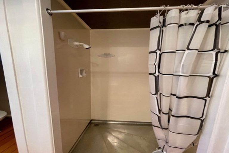 Photo of property in 13 Buscomb Avenue, Henderson, Auckland, 0610