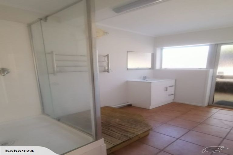 Photo of property in 5 Cockayne Crescent, Sunnynook, Auckland, 0620
