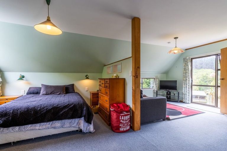 Photo of property in 1094 Paekakariki Hill Road, Paekakariki Hill, Porirua, 5381