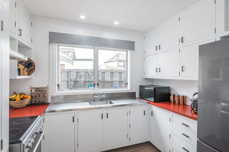 Photo of property in 39 Raumati Road, Raumati Beach, Paraparaumu, 5032